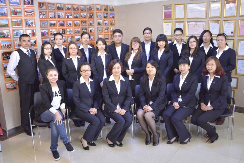 北京美麗家園員工身著定制工作服合影